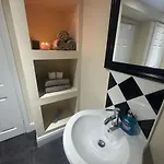 The Hidden Hicks - Sleeps 2